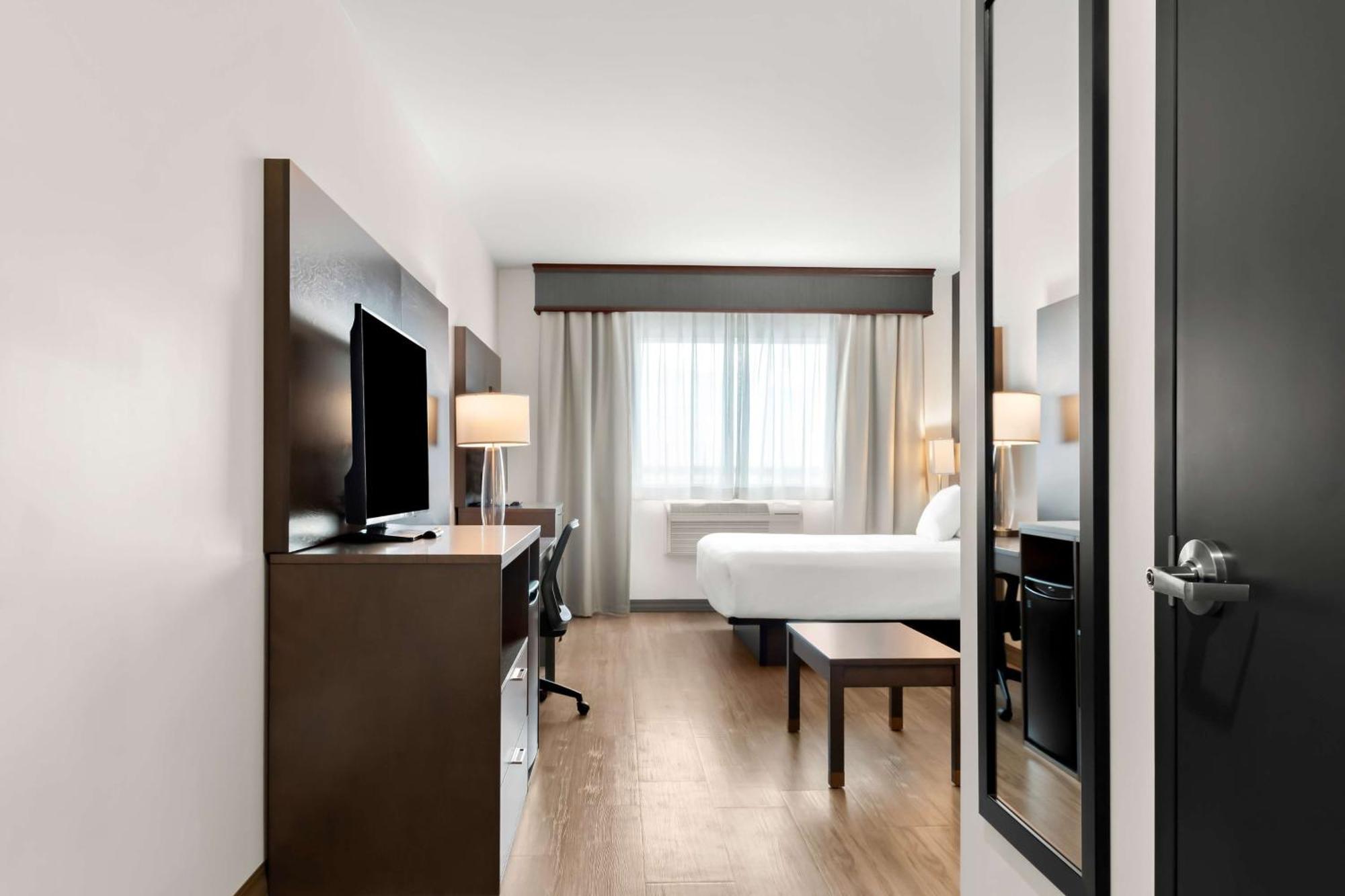 Best Western Plus Morden Exterior photo